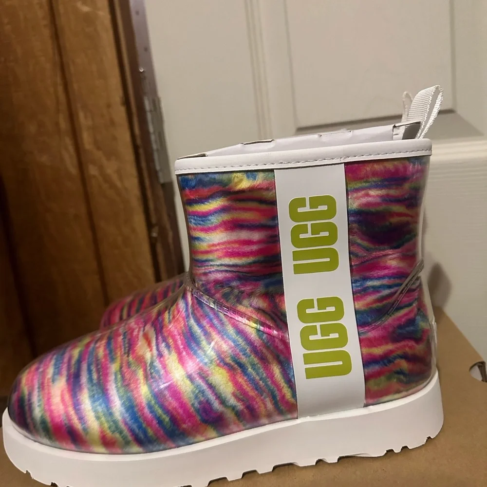 UGG WOMEN’S CLASSIC CLEAR MINI PIXELATE: WHITE/GREEN: NIB: SZ 6